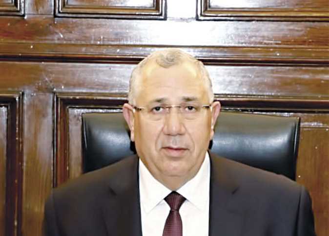 وزير الزراعة: توجيهات بدعم أصحاب الحيازات الصغيرة فى «التعاونيات»